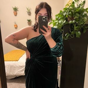 size 14 Revelry emerald velvet bridesmaid dress